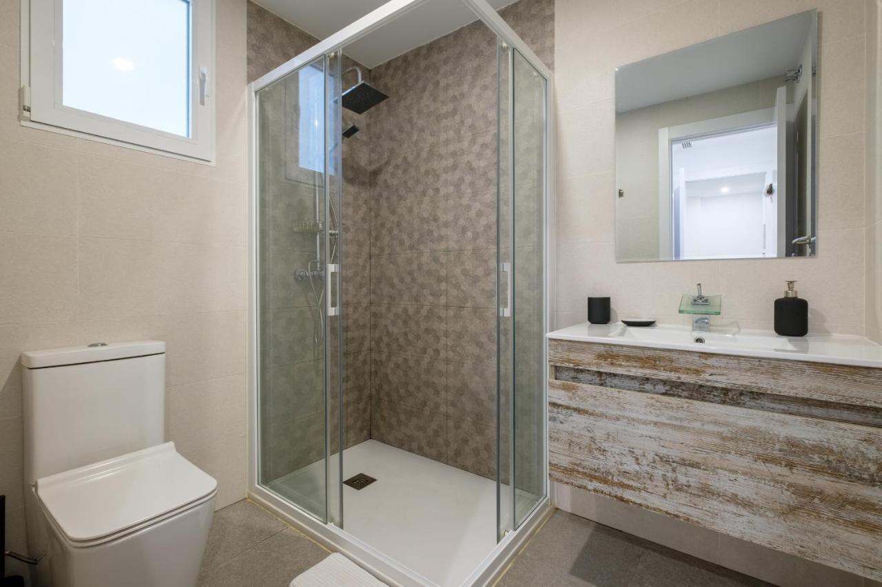 Modern, Stylish Apartment Valenza Esterno foto